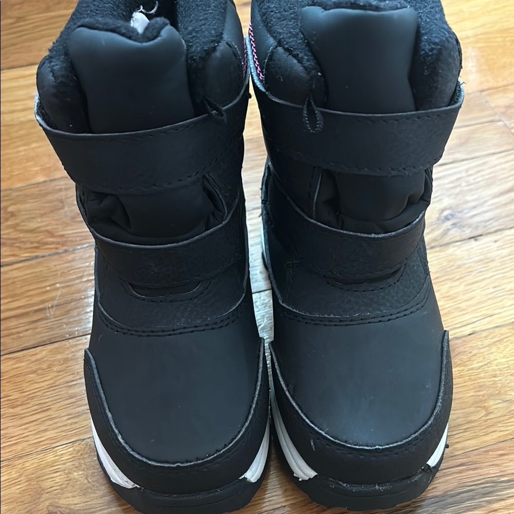 Kids black snowboots